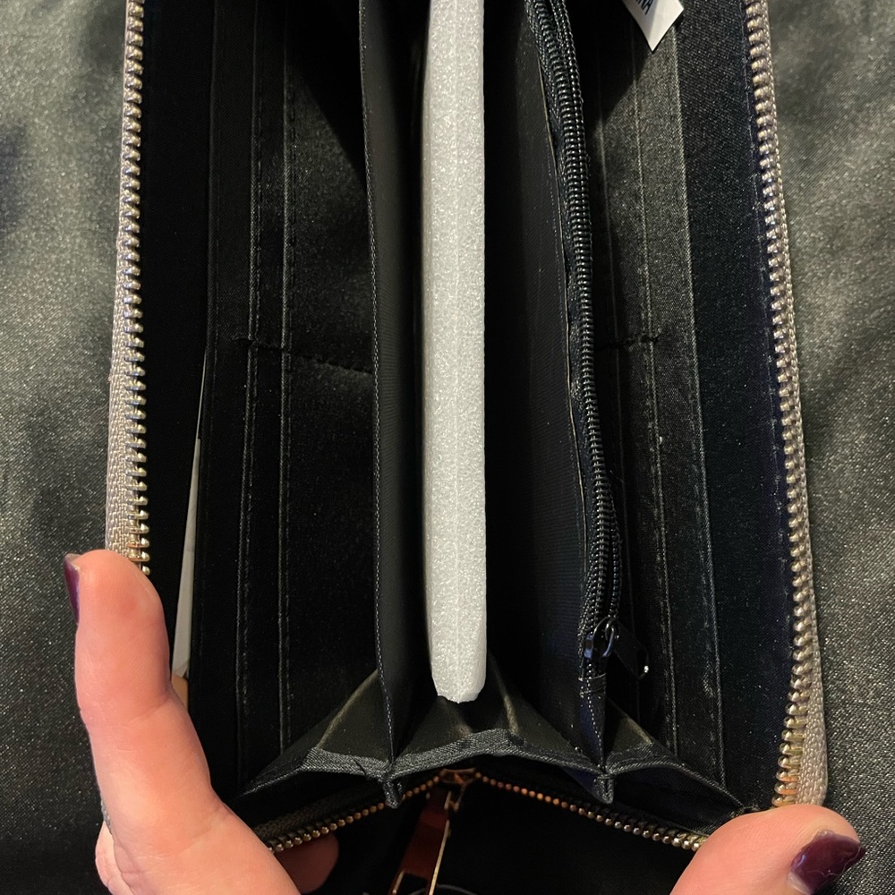Wallet - Picture 3 of 5